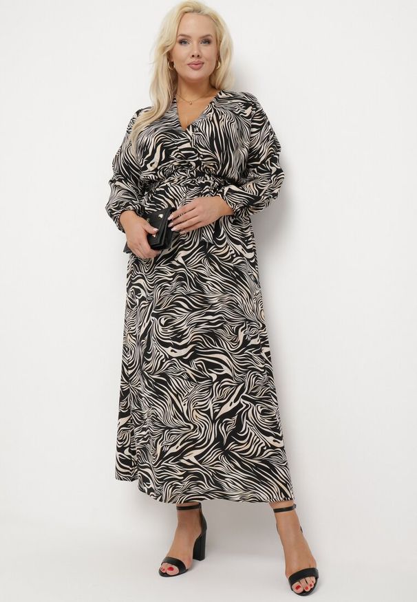 Born2be - Czarno-Beżowa Sukienka Maxi w Abstrakcyjny Print Wiązana w Pasie Elennora. Kolor: czarny. Wzór: nadruk. Sezon: lato. Długość: maxi