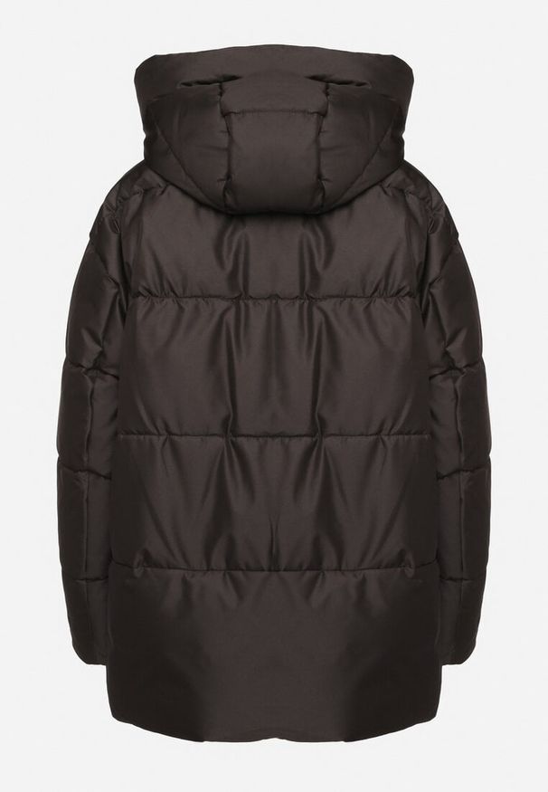 Born2be - Czarna Pikowana Kurtka Mocno Ocieplana Zdobiona Naszywką Leanith. Okazja: na co dzień. Kolekcja: plus size. Kolor: czarny. Długość: długie. Wzór: aplikacja. Materiał: jeans. Długość rękawa: długi rękaw. Sezon: zima, jesień. Styl: casual, elegancki