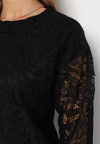 Born2be - Czarny Sweter z Długim Rękawem i Ściągaczami Wykończony Koronką Ovisa. Kolor: czarny. Materiał: koronka. Długość rękawa: długi rękaw. Długość: długie. Wzór: koronka #5