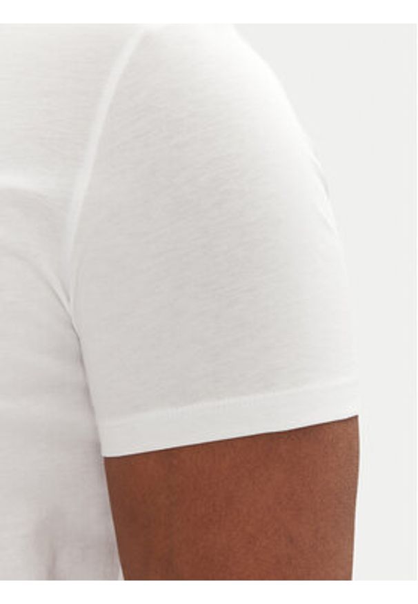 Lacoste T-Shirt TH6709 Biały Regular Fit. Kolor: biały. Materiał: bawełna