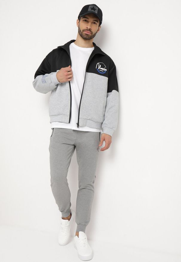 Born2be - Czarno-Szara Kurtka Dresowa z Wysokim Kołnierzem i Nadrukiem Lwanes. Kolor: czarny. Materiał: dresówka. Wzór: nadruk. Styl: sportowy