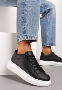 Born2be - Czarne Sneakersy z Ozdobnym Zapiętkiem i Platformą Britma. Nosek buta: okrągły. Zapięcie: sznurówki. Kolor: czarny. Materiał: materiał. Obcas: na platformie. Wysokość obcasa: niski #1