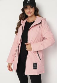 Born2be - Różowa Kurtka Parka z Kapturem i Ściągaczami w Pasie Arilira. Typ kołnierza: kaptur. Kolor: różowy. Styl: klasyczny #4