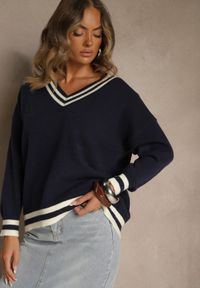 Renee - Granatowy Sweter Preppy z Dodatkiem Kaszmiru Lincire. Typ kołnierza: dekolt w serek. Kolor: niebieski. Materiał: kaszmir. Wzór: aplikacja. Styl: elegancki