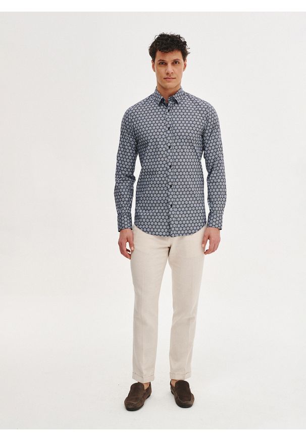Pako Lorente - Koszula męska w niebieskie kwiaty. Kolor: niebieski. Materiał: bawełna, elastan. Długość rękawa: długi rękaw. Długość: długie. Wzór: kwiaty