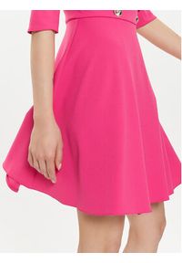 Rinascimento Sukienka koktajlowa CFC0118280003 Różowy Regular Fit. Kolor: różowy. Materiał: syntetyk. Styl: wizytowy