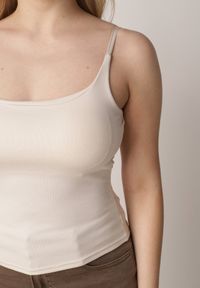 Born2be - Beżowy Wiskozowy Top z Podwójnymi Ramiączkami Hendrea. Okazja: na co dzień. Kolor: beżowy. Materiał: wiskoza. Długość rękawa: na ramiączkach. Styl: casual, elegancki #8