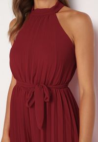Born2be - Bordowy Taliowany Kombinezon z Dekoltem Typu Halter z Gumką w Pasie i Materiałowym Paskiem Xolefia. Okazja: na imprezę, na co dzień. Kolor: czerwony. Materiał: materiał. Styl: casual, elegancki #7