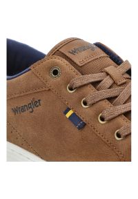 Brązowe Eleganckie Sneakersy Wrangler Stylowe Obuwie Męskie. Okazja: na co dzień, na spacer. Zapięcie: sznurówki. Kolor: brązowy. Materiał: jeans, materiał. Szerokość cholewki: normalna. Sezon: jesień. Sport: turystyka piesza #5