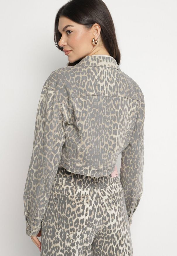 Born2be - Beżowa Bawełniana Kurtka Jeansowa w Panterkę o Krótkim Kroju Carithra. Okazja: na co dzień. Kolor: beżowy. Materiał: jeans, bawełna. Długość: krótkie. Wzór: motyw zwierzęcy. Styl: casual