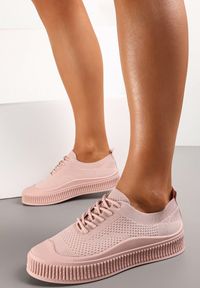 Renee - Różowe Buty Sportowe na Wiązanie z Krótką Cholewką i Płaską Podeszwą Lezaya. Kolor: różowy. Szerokość cholewki: normalna. Obcas: na płaskiej podeszwie #5