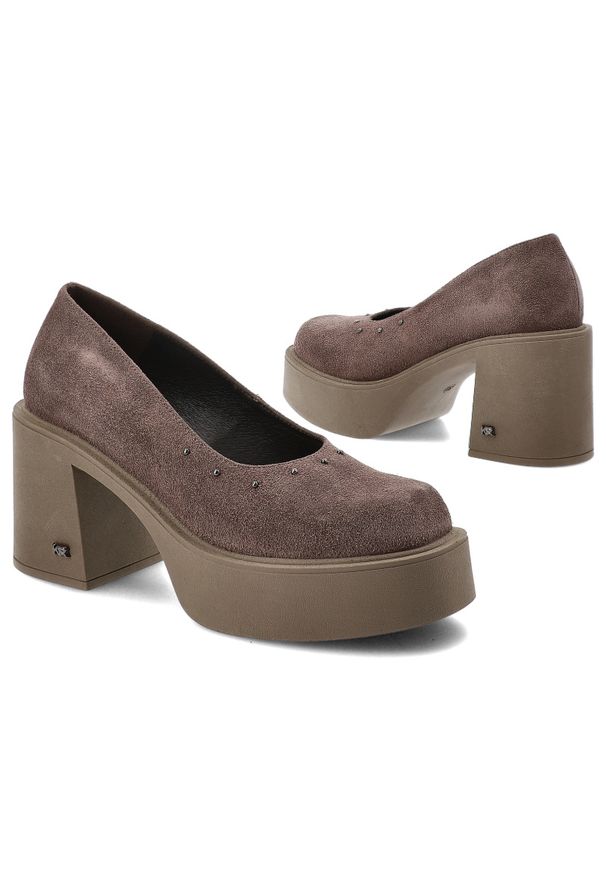 Brązowe Półbuty Karino Eleganckie Obuwie Damskie Na Obcasie. Okazja: na co dzień. Kolor: brązowy. Materiał: welur. Wzór: aplikacja. Obcas: na obcasie. Styl: elegancki. Wysokość obcasa: średni