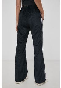 adidas Originals Spodnie damskie kolor czarny dzwony high waist. Stan: podwyższony. Kolor: czarny. Materiał: tkanina, materiał #4