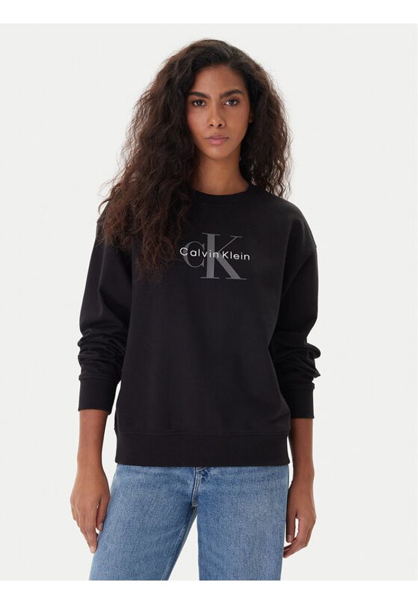 Calvin Klein Jeans Bluza Monologo LV047B234G Czarny Regular Fit. Kolor: czarny. Materiał: bawełna