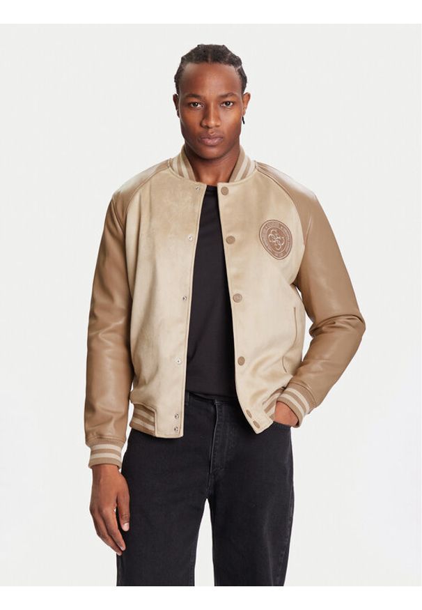 Guess Kurtka bomber M5BL2B K1062 Beżowy Regular Fit. Kolor: beżowy. Materiał: syntetyk