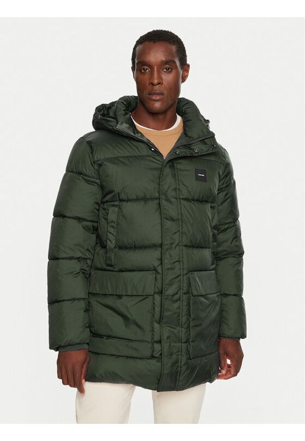 Calvin Klein Płaszcz zimowy K10K113465 Zielony Regular Fit. Kolor: zielony. Materiał: syntetyk. Sezon: zima