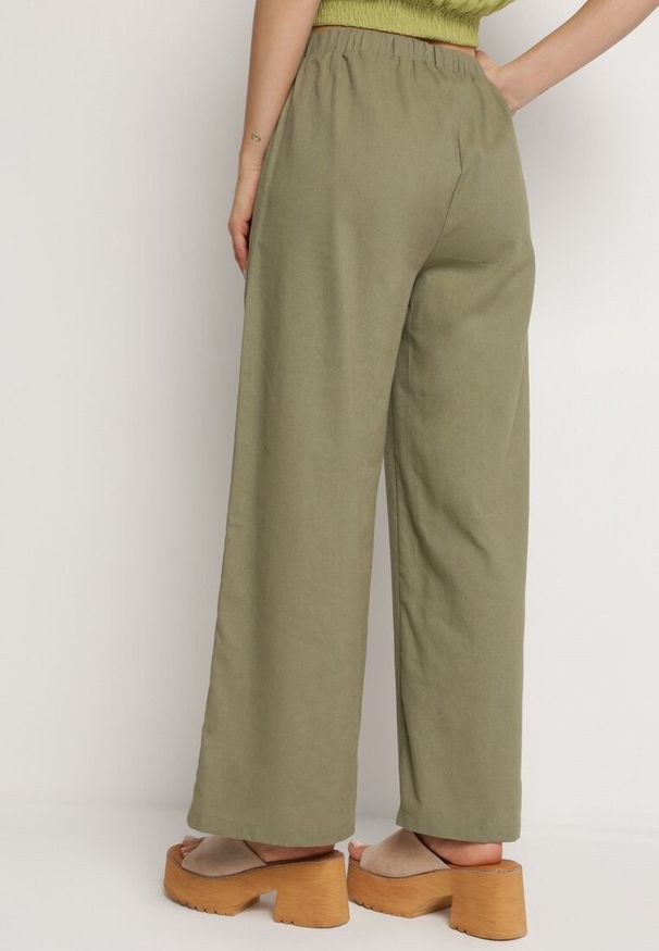 Born2be - Zielone Szerokie Spodnie z Gumką w Talii z Lnem Araniells. Kolor: zielony. Materiał: len. Sezon: lato