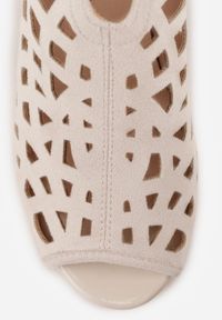 Born2be - Beżowe Ażurowe Botki Peep Toe na Słupku ze Skórzaną Wkładką Cezelle. Okazja: na co dzień. Nosek buta: otwarty. Kolor: beżowy. Materiał: skóra. Wzór: ażurowy. Obcas: na słupku. Styl: casual #5