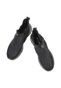 Czarne Botki Rieker Modne Wsuwane Obuwie Damskie. Okazja: na co dzień, na spacer. Zapięcie: bez zapięcia. Kolor: czarny. Materiał: materiał. Wzór: aplikacja. Styl: casual #7