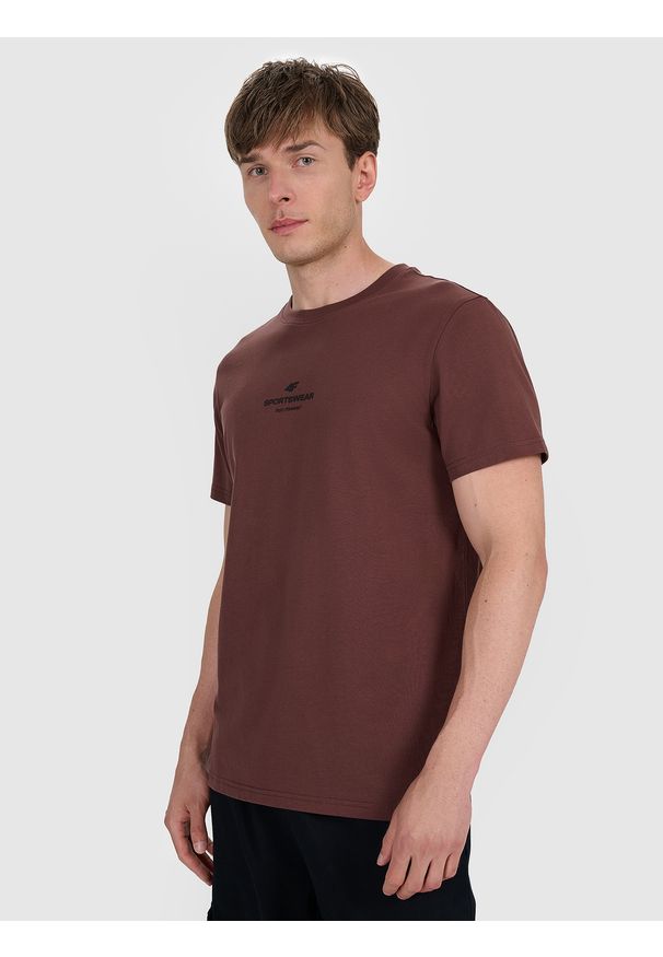 4f - 4F T-shirt regular z nadrukiem męski - brązowy S. Okazja: na co dzień. Kolor: brązowy. Materiał: jersey, materiał, bawełna. Długość rękawa: krótki rękaw. Długość: krótkie. Wzór: nadruk. Styl: klasyczny, sportowy, casual