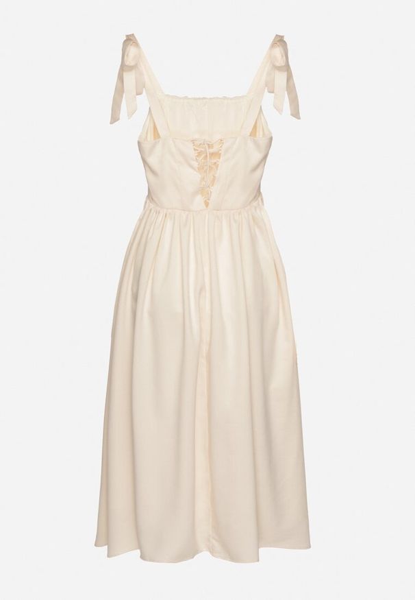 Born2be - Jasnobeżowa Rozkloszowana Sukienka Vices na Wiązanych Ramiączkach Natavine. Okazja: na co dzień, na imprezę. Typ kołnierza: dekolt kwadratowy. Kolor: beżowy. Materiał: poliester, jeans. Długość rękawa: na ramiączkach. Sezon: lato. Styl: casual, klasyczny