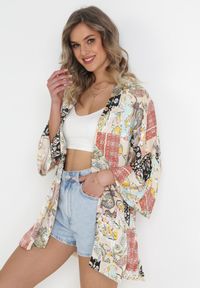 Born2be - Beżowa Kwiecista Narzutka Bluzka Kimono z Wiązaniem w Pasie i Rękawem 3/4 Brunete. Okazja: na co dzień. Kolor: beżowy. Styl: casual