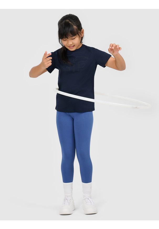 4f - 4F T-shirt oversize z nadrukiem dziewczęcy - granatowy 134 (8-9 lat). Okazja: na co dzień. Kolor: niebieski. Materiał: dzianina, jersey, bawełna. Wzór: nadruk. Sezon: lato. Styl: casual, klasyczny, sportowy