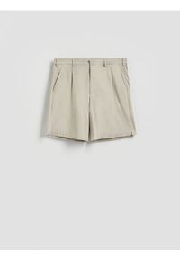 Reserved - Szorty regular z dodatkiem lnu - beżowy. Kolor: beżowy. Materiał: len #1