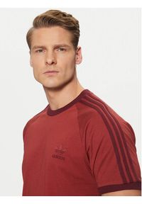 Adidas - adidas T-Shirt adicolor Classics 3-Stripes JN7019 Czerwony Slim Fit. Kolor: czerwony. Materiał: bawełna #3