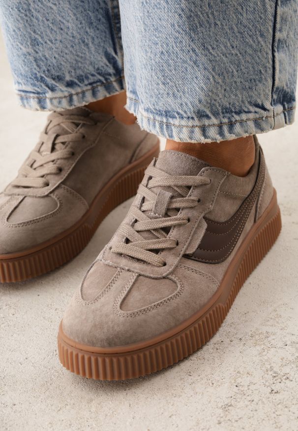 Born2be - Beżowe Zamszowe Sneakersy w Stylu Klasycznych Tenisówek ze Skórzaną Wkładką Riosera. Okazja: na co dzień. Kolor: beżowy. Materiał: skóra, zamsz