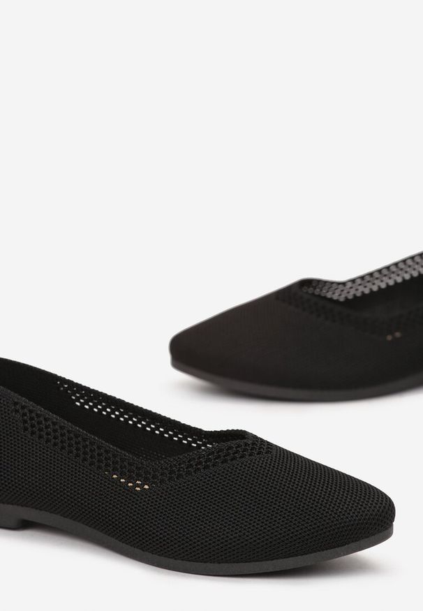 Born2be - Czarne Plecione Balerinki z Ażurowymi Wycięciami Jene. Kolor: czarny. Materiał: materiał. Wzór: ażurowy. Obcas: na płaskiej podeszwie
