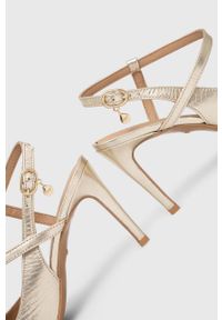 Wojas szpilki skórzane kolor złoty 3511358. Zapięcie: klamry. Kolor: złoty. Materiał: skóra. Obcas: na szpilce. Wysokość obcasa: średni #2