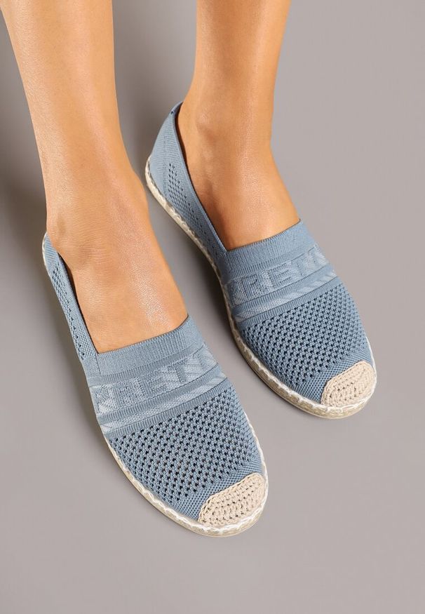 Born2be - Jasnoniebieskie Espadryle z Ozdobnym Noskiem Perforacją i Napisem Palavella. Okazja: na co dzień. Kolor: niebieski. Materiał: materiał. Wzór: napisy. Sezon: lato. Styl: casual, klasyczny