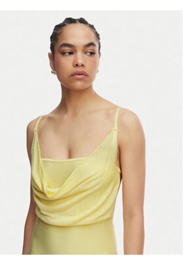 Guess Sukienka koktajlowa W6GK83 Z0686 Żółty Slim Fit. Kolor: żółty. Materiał: wiskoza. Styl: wizytowy