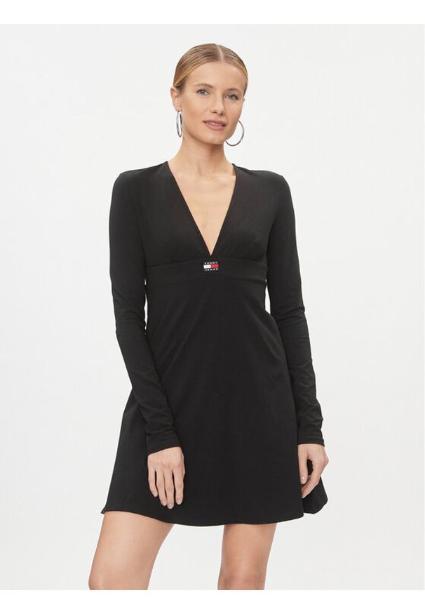 Tommy Jeans Sukienka codzienna Xs Badge DW0DW16484 Czarny Slim Fit. Okazja: na co dzień. Kolor: czarny. Materiał: bawełna. Typ sukienki: proste. Styl: casual
