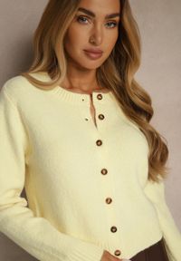Renee - Żółty Prosty Kardigan z Wełną z Okrągłym Dekoltem Reianvela. Kolor: żółty. Materiał: wełna. Długość rękawa: długi rękaw. Długość: krótkie. Styl: klasyczny #4