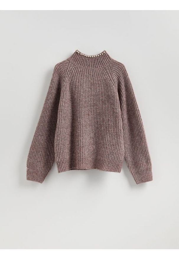 Reserved - Sweter z metalizowaną nicią - jasnofioletowy. Kolor: fioletowy. Materiał: dzianina