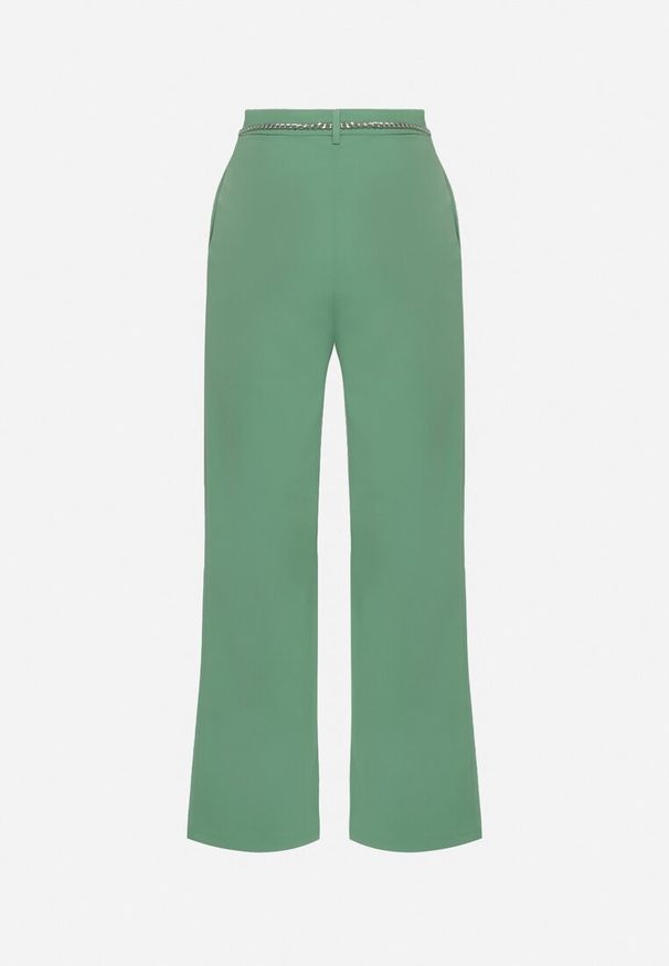 Born2be - Zielone Szerokie Spodnie Zapinane z boku na Suwak z Ozdobnym Łańcuchem Grazioso. Okazja: do pracy, na spotkanie biznesowe. Kolor: zielony. Materiał: satyna. Styl: biznesowy, klasyczny, elegancki