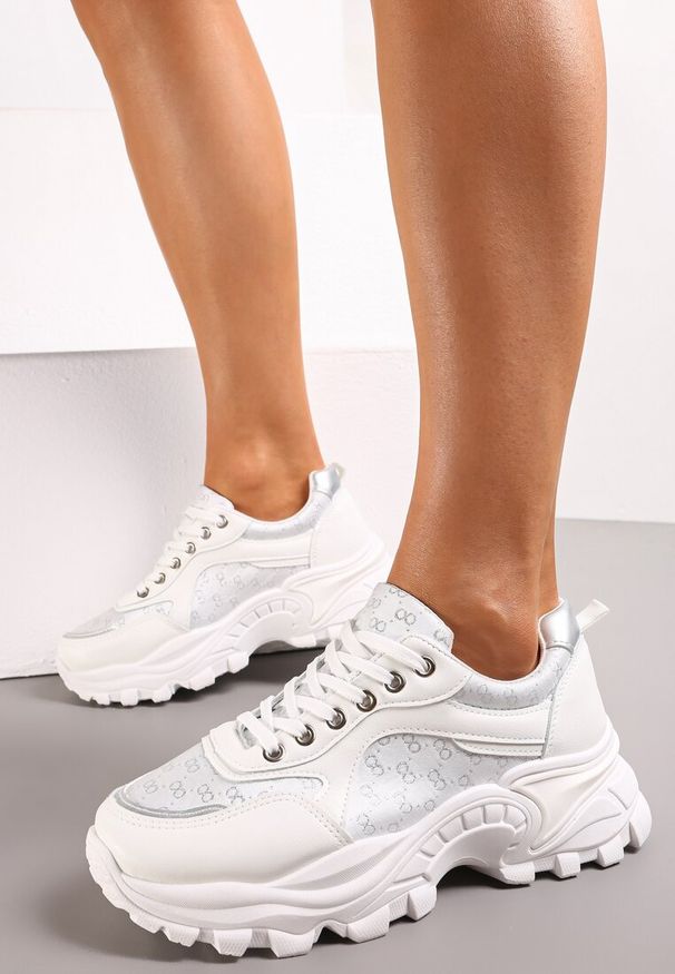 Renee - Białe Sneakersy z Metaliczną Nitką na Grubej Podeszwie Melimeda. Kolor: biały