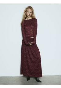 Reserved - Koronkowy longsleeve - bordowy. Kolor: czerwony. Materiał: koronka. Długość rękawa: długi rękaw. Wzór: koronka #1