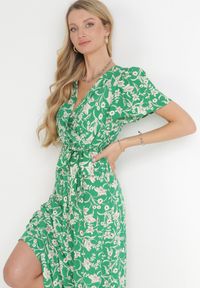 Born2be - Zielona Sukienka Maxi z Gumką w Pasie w Kwiaty Aretocia. Kolor: zielony. Wzór: kwiaty. Długość: maxi #2