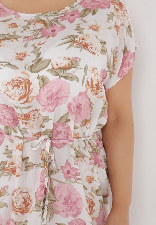 Born2be - Biało-Różowa Sukienka Endiore. Okazja: na wesele, na ślub cywilny, na randkę. Kolekcja: plus size. Kolor: biały. Wzór: aplikacja, kwiaty, nadruk. Typ sukienki: dla puszystych. Materiał: tkanina. Długość rękawa: krótki rękaw. Sezon: lato. Długość: midi