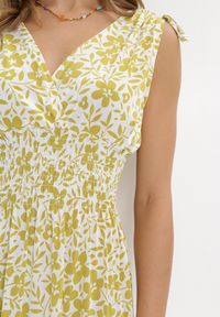 Born2be - Żółta Sukienka Mini z Gumkami w Pasie i Kopertowym Dekoltem w Kwiaty Ladgerda. Typ kołnierza: dekolt kopertowy. Kolor: żółty. Wzór: kwiaty. Typ sukienki: kopertowe. Długość: mini #2