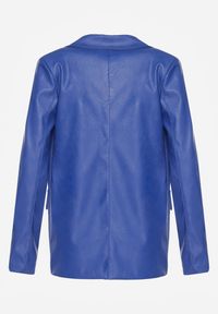 Renee - Granatowa Pudełkowa Marynarka z Ekoskóry Niezapinana z Poduszkami w Ramionach Suniya. Okazja: na co dzień, na spotkanie biznesowe. Kolor: niebieski. Materiał: wiskoza. Styl: casual, biznesowy #6