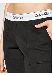 Calvin Klein Underwear Spodnie dresowe 0000QS5716E Czarny Regular Fit. Kolor: czarny. Materiał: dresówka, bawełna #3