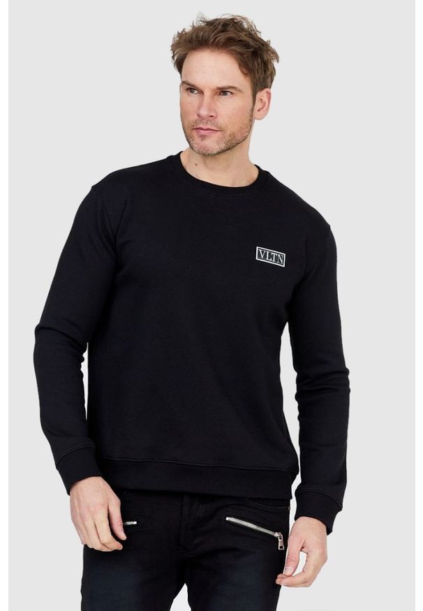 Valentino Garavani - VALENTINO GARAVANI Czarna bluza męska z logo vltn, Rozmiar XL. Kolor: czarny. Materiał: prążkowany. Wzór: aplikacja