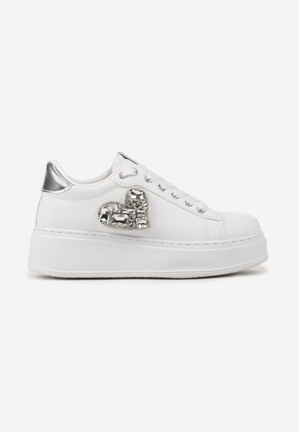 Renee - Biało-Srebrne Sneakersy na Grubej Platformie z Cyrkoniową Naszywką w Kształcie Serca Remila. Okazja: na co dzień, na imprezę. Kolor: biały. Materiał: jeans. Wzór: aplikacja. Obcas: na platformie