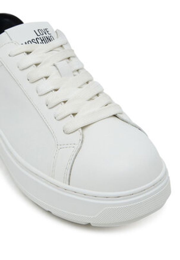 Love Moschino - LOVE MOSCHINO Sneakersy JA15174G1NIA310A35 Biały. Kolor: biały. Materiał: skóra