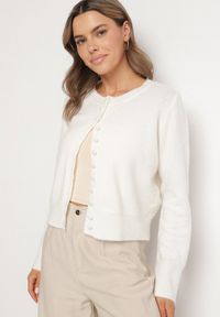 Born2be - Biały Kardigan z Wełną na Guziki Cornelira. Kolor: biały. Materiał: wełna. Styl: elegancki #6