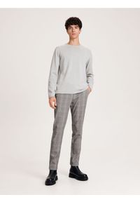 Reserved - Spodnie chino slim - jasnoszary. Kolor: szary. Materiał: bawełna, wiskoza #1